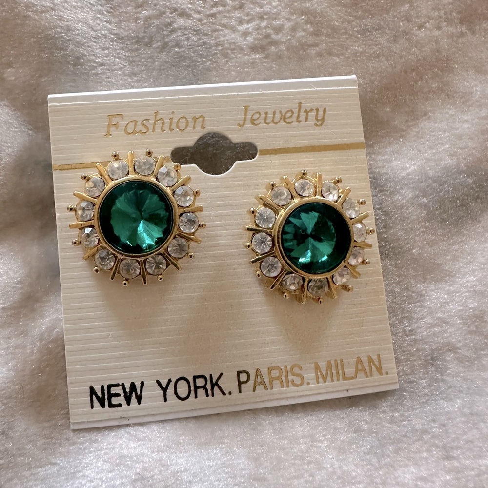 Kelly green gemstone round fashion jewelry earrings